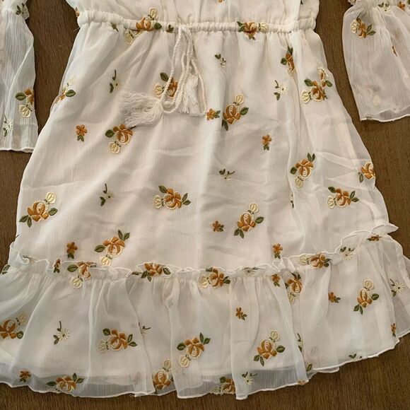 Cupcakes and Cashmere Leer Dress /flower NWT - Picture 8 of 8